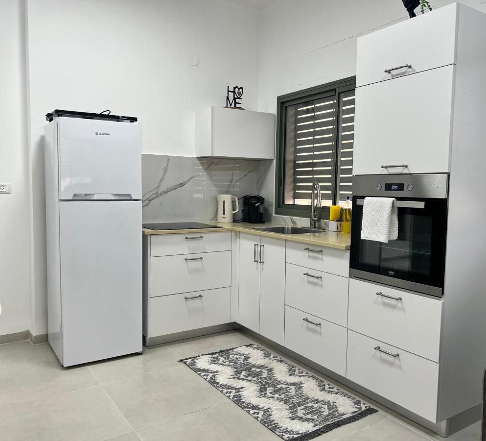 הפינה של טלי בנהריה - אירוח וספא בריאות מחומם Apartment Exterior photo
